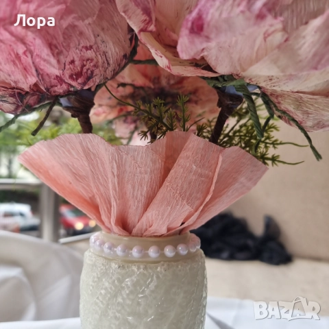 Изкуствени рози в стъклена ваза, снимка 4 - Декорация за дома - 52322302