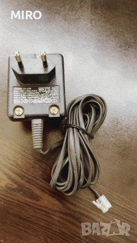 Адаптер Адаптер 7.5 V / 9 V, снимка 2 - Оригинални зарядни - 52856202