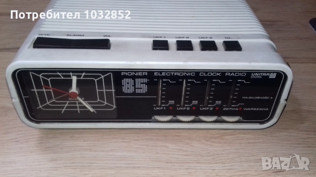Радио часовник Unitra