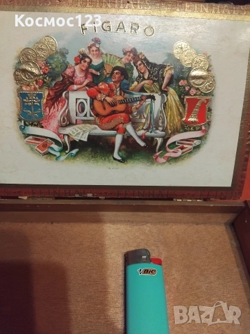 Стара много рядка кутия за пури 