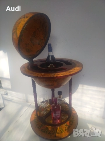 Глобус бар Tre Esse-Worlds, Worlds е подвижен глобус с място за бутилки и чаши за алкохол , снимка 14 - Антикварни и старинни предмети - 53832776