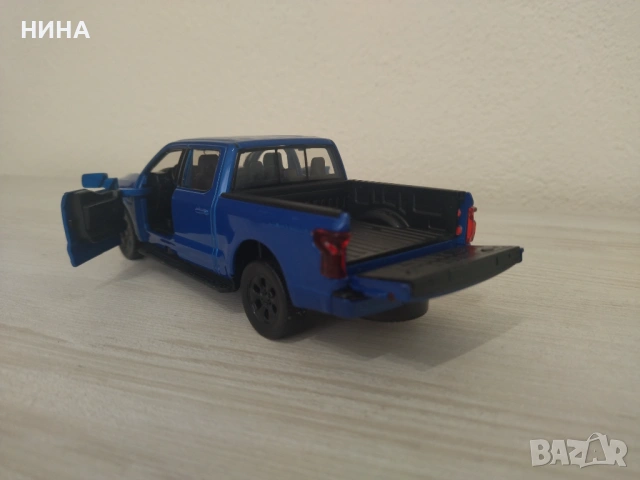 Метална количка Ford F150 Platinum !!!, снимка 3 - Колекции - 53045907