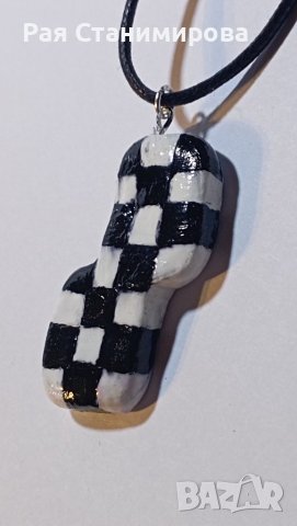 Ръчно изработено герданче- черно-бяла мозайка , снимка 3 - Колиета, медальони, синджири - 44210609