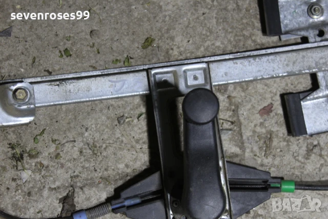 Машинка стъкло задна дясна ръчна Фолксваген Голф 3 комби 1.9 tdi 90hp VW Golf 3, снимка 4 - Части - 50854999