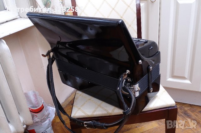 Акордеон Роял Стандард Метеор 120 баса, снимка 11 - Акордеони - 41695959