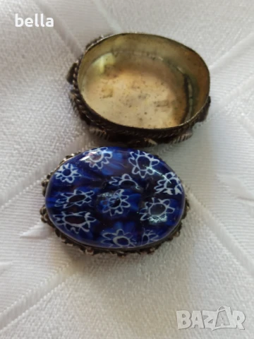 Малка антикварна кутийка красив кобалтов син цвят на капака-3/3 см , снимка 4 - Антикварни и старинни предмети - 50468326