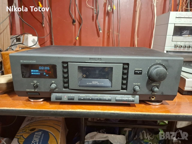 Продава се триглав дек Philips FC-950. 