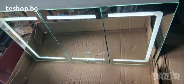 Шкаф за баня 3 отделения LED осветление ПРЕОЦЕНЕН счупено стъкло, снимка 4 - Шкафове - 53600701
