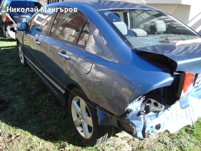 Honda Civic 1.8 за части, снимка 5 - Автомобили и джипове - 52685453