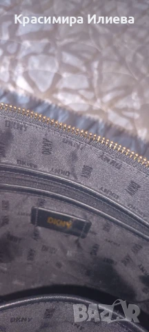 Черна чанта от естествена кожа наDKNY, снимка 2 - Чанти - 50826661