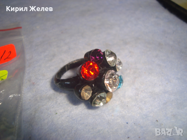КРАСИВ ВИНТИДЖ РЕТРО - АРТ ПРЪСТЕН ОЛОВЕН ЛАКИРАН с ФАСЕТИРАНИ ЦВЕТНИ КРИСТАЛИ 13912, снимка 11 - Пръстени - 36378013