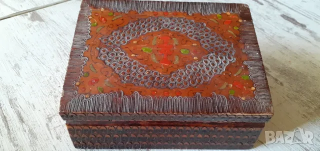 Дървена кутия