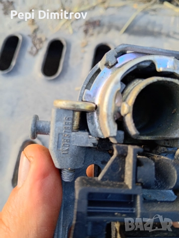 предна дясна дръжка  VW Golf Mk5 / Plus / Jetta 1K0837886