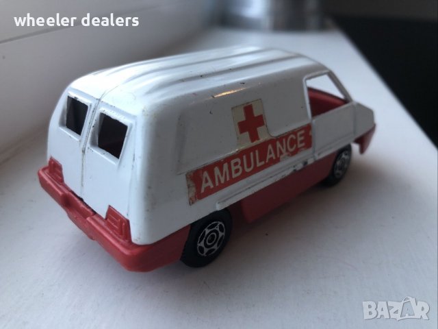 Метална количка Corgi AMBULANCE R511 в мащаб 1:55, снимка 4 - Колекции - 39835816