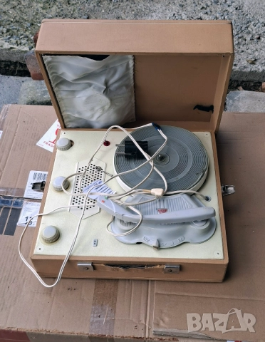 Антикварни грамофони-куфари Fonica, Petti, Молодежний и други, снимка 11 - Грамофони - 52830026