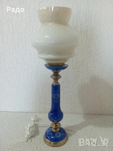 Красива синя порцеланова лампа