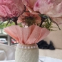 Изкуствени рози в стъклена ваза, снимка 4