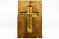 Релефен дървен кръст в смола от дъб с позлатен инкрустиран кръст, снимка 1