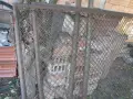 Продавам 2 бр оградни врати и колове за паркоместо в имот, снимка 3