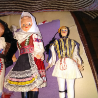 Кукли с национални носии винтидж, снимка 2 - Колекции - 23022676