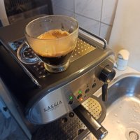 Кафемашина Гаджия Кареза с ръкохватка с крема диск, работи отлично и прави хубаво кафе с каймак , снимка 2 - Кафемашини - 40399210