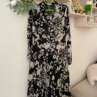 Нова стилна черна бяла разкошна феерична елегантна плисирана плисе рокля Reserved , снимка 1 - Поли - 42179190