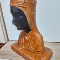 Гипсов бюст на Дева Мария от Монсарат., снимка 1 - Антикварни и старинни предмети - 42212896
