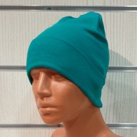 Нова дамска зимна шапка с подгъв в зелен цвят, снимка 1 - Шапки - 39325407