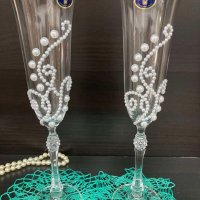 Ръчно декорирани сватбени чаши с перли , снимка 1 - Декорация за дома - 41710663