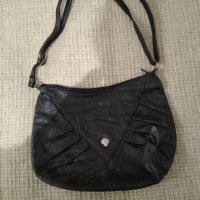 Черна чанта от естествена кожа, снимка 1 - Чанти - 41534605
