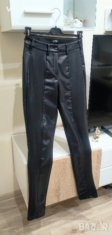 Дамски черен кожен панталон клин Alessa Алеса късо лачено яке Junona боти кубинки, снимка 1