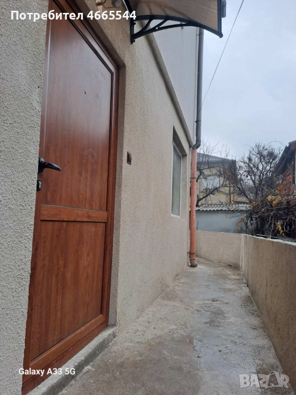 Продава се тристаен апартамент -етаж от къща, снимка 1