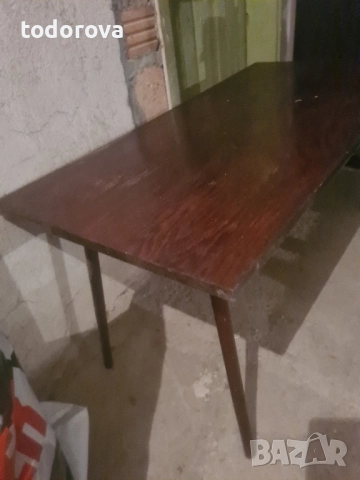 дървена холна масичка ретро с тънки крака