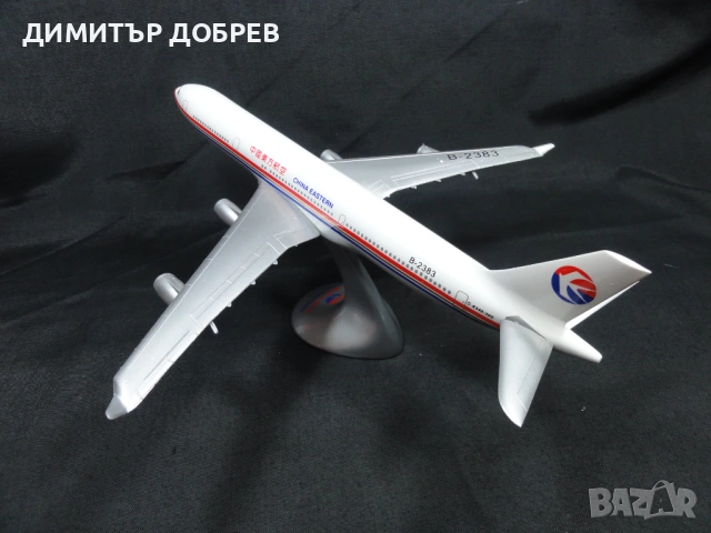 КОЛЕКЦИОНЕРСКИ МОДЕЛ САМОЛЕТ CHINA EASTERN AIRBUS A340-300 С ОРИГИНАЛНА КУТИЯ, снимка 6 - Колекции - 53873160