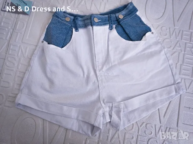 Дамски къси дънкови панталонки със син деним в горбата част 