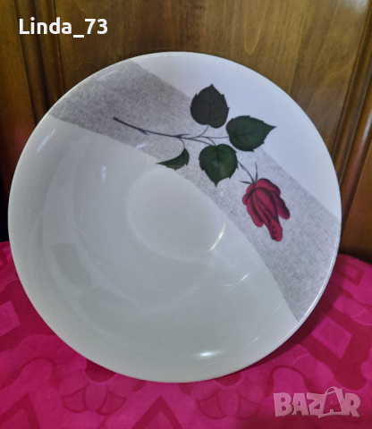 Голяма купа за салата с красива роза - от фин немски порцелан. Маркирана за произход - " Bavar