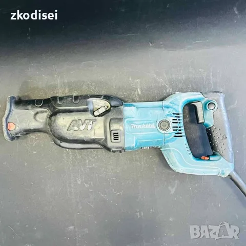 Саблен трион MAKITA-JB3070CT