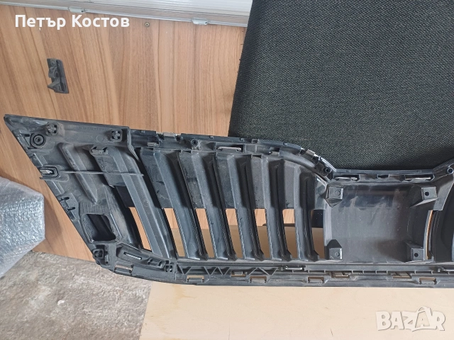 Предна Решетка грил Октавия 3, снимка 4 - Части - 53572902