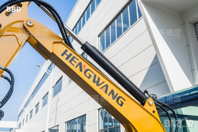 Продавам багер Hengwang HW 30, снимка 13 - Индустриална техника - 53217199