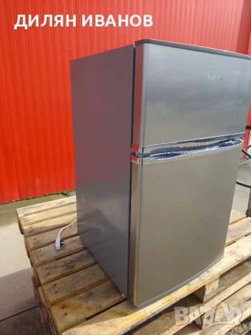 Малък хладилник с фризер., снимка 2 - Хладилници - 53579723