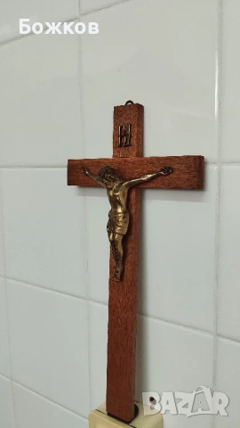 Дървен кръст с разпятие, снимка 3 - Други ценни предмети - 51191281