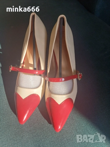 Кожени дамски обувки на ток