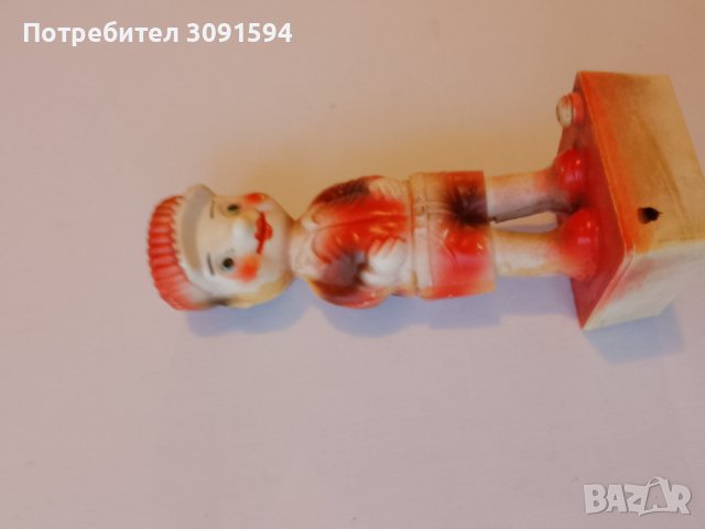  1970 г. Играчка Хумор  Шега  Вода пръска ,пишка  матерял между бakkлет и пластмаса твърда пластмаса