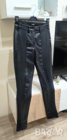 Дамски черен кожен панталон клин Alessa Алеса късо лачено яке Junona боти кубинки