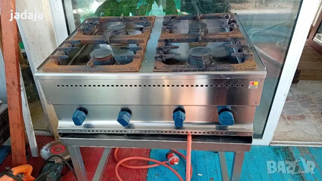 Професионален 4ка газов котлон с маса, снимка 2 - Котлони - 49243828