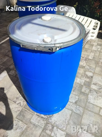продавам бидон 208 л с капак, снимка 2 - Бидони, бурета и бъчви - 50730751