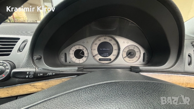 Мерцедес Е 270 цди , снимка 8 - Автомобили и джипове - 52459426