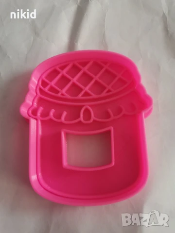 Буркан Бурканче с отвор дупка етикет пластмасов резец форма фондан тесто бисквитки, снимка 2 - Форми - 50561244