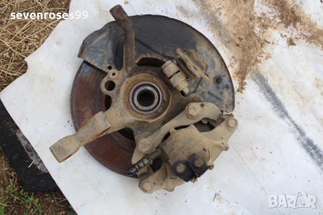 Шенкел главина преден десен Фолксваген Голф 3 комби 1.9 tdi 90hp VW Golf 3 шенкел главина спирачен а, снимка 2 - Части - 50578258