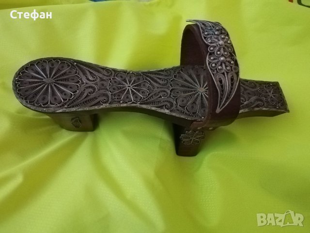 Стара сватбена обувка.